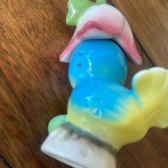 Vintage 1960’s Anthropomorphic Blue Bird Salt and Pepper Shakers with Tulip Hats - Picture 7 of 17